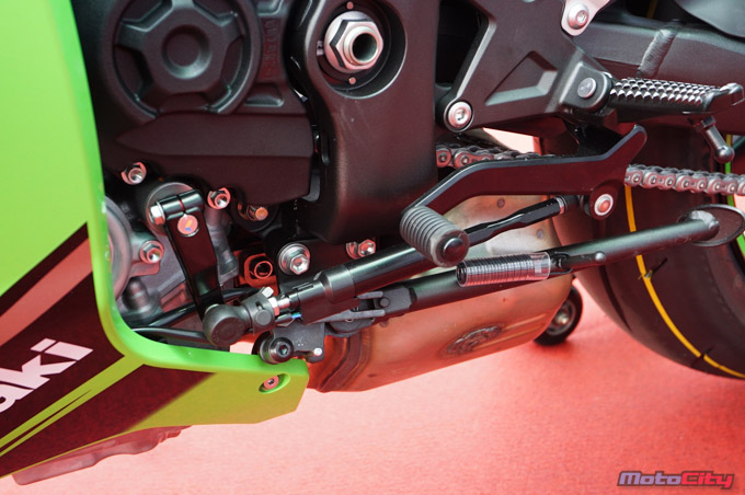 2010年川崎zx-10r多少个缸,川崎zx-10r新手可以驾驭吗