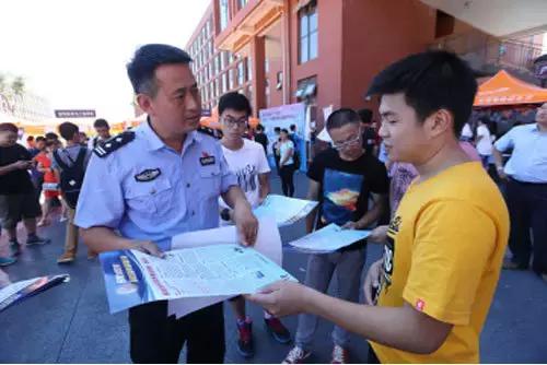 我只想开个学而已，为什么这么对我