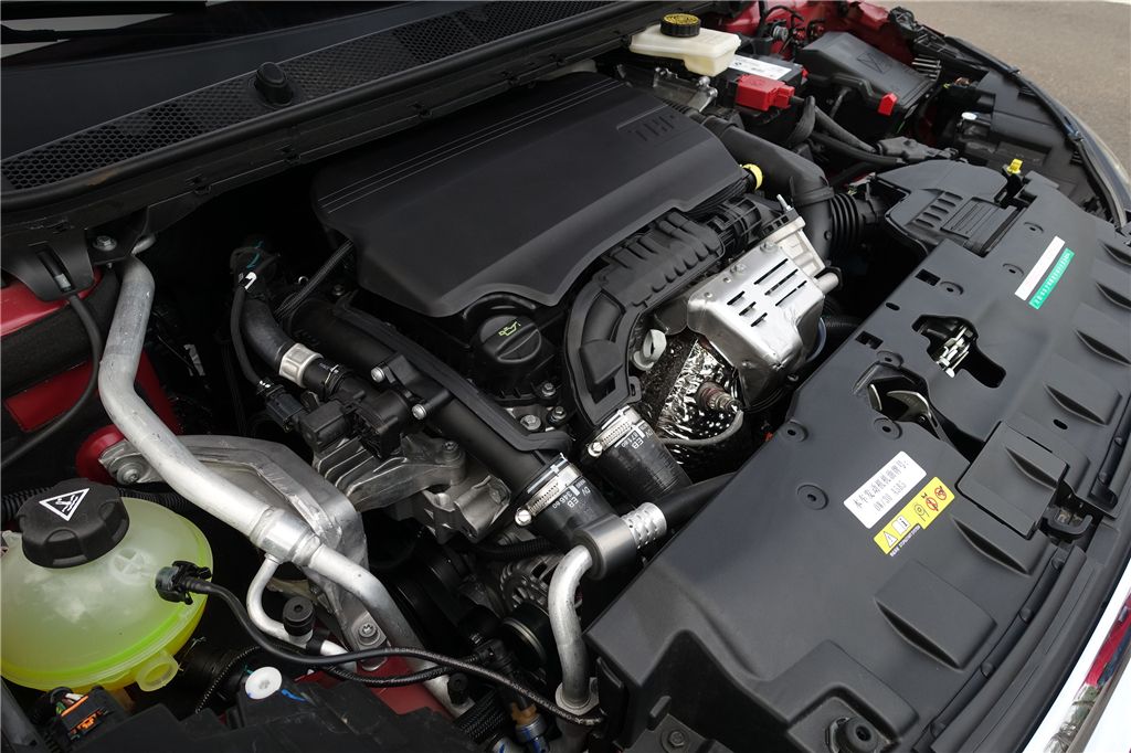 全新标致3081.2手动挡测评,全新标致308实车首秀