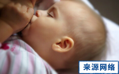 妈妈不让宝宝吃母乳怎么办,妈妈不给宝宝喂母乳了咋办