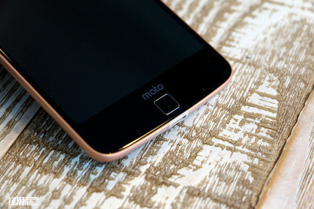 颠覆传统模块化大作:MotoZ上手评测