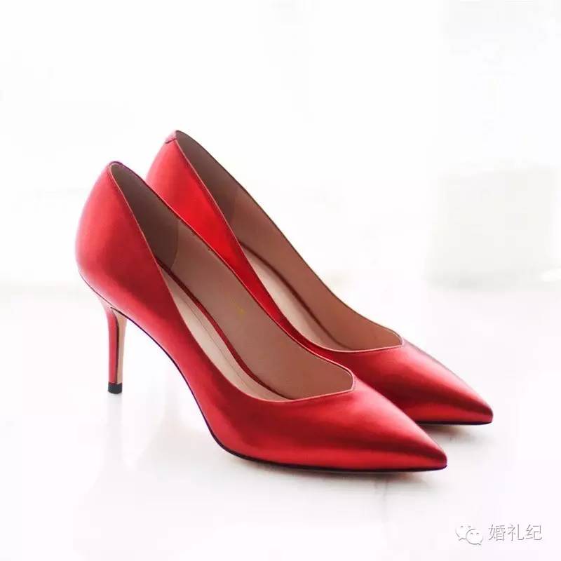 新娘鞋子婚鞋大红3厘米款式,结婚穿的大红婚鞋还可以自己穿吗
