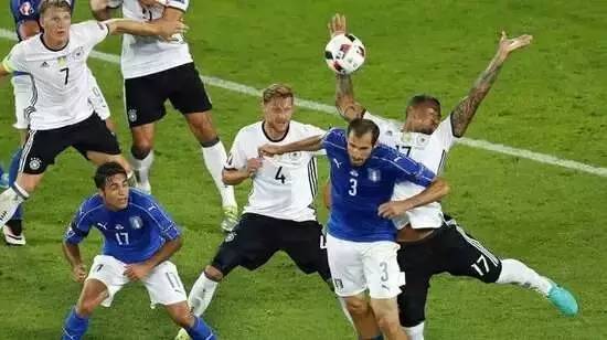 踢足球有哪些趣事,踢足球有趣的事