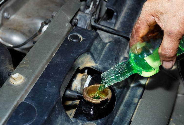 清理发动机积碳油箱应该有油不,发动机积碳清理干净有用吗