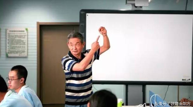 涓婁簡鏂伴椈鑱旀挱,涓浗棣栭涓鐢熺鏅皬鍗槦