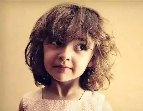 20岁孩子口歪眼斜怎么回事,孩子偶尔斜眼歪头