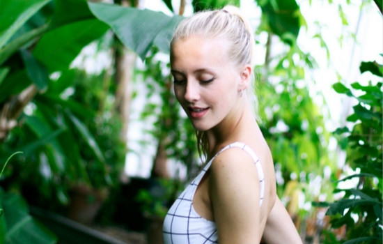 觉得脸上有斑点怎么内调,发现自己脸部有斑点怎么办