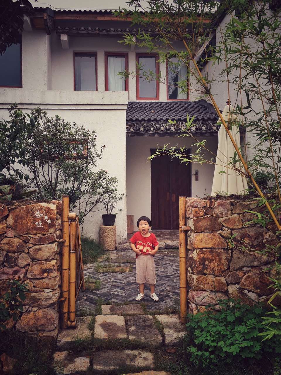 放慢脚步，带孩子住一晚农庄，骑一会儿马