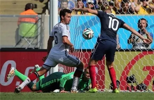 实况足球里的进攻意识有什么用,业余足球整体进攻与防守