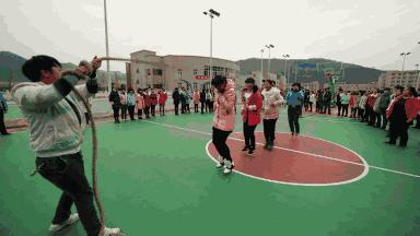 陕西白河县高级中学,白河高级中学是公办高中