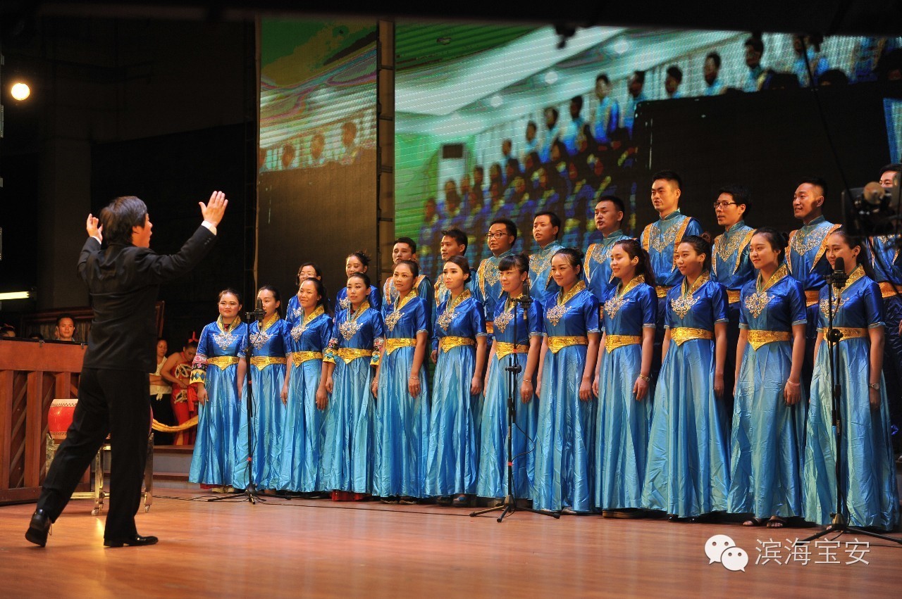 昨天，松岗人体验了一把公共文化服务带来的阳光雨露......