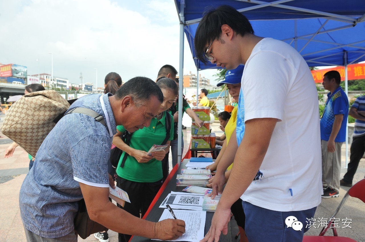 昨天，松岗人体验了一把公共文化服务带来的阳光雨露......