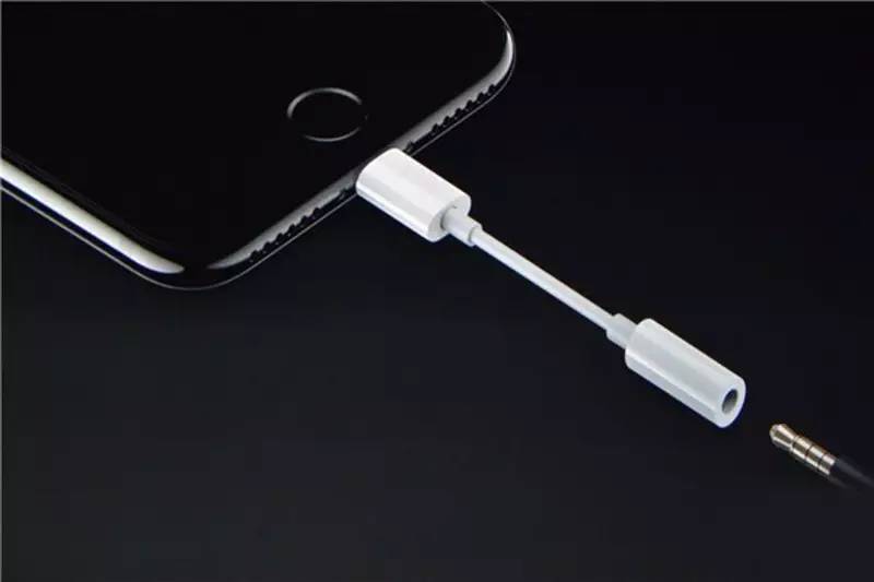 iphone哪一代取消耳机孔,iphone耳机孔去掉了
