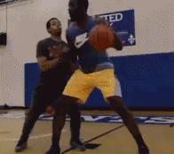 低位背打中距离投篮,3招打败爆款卖点