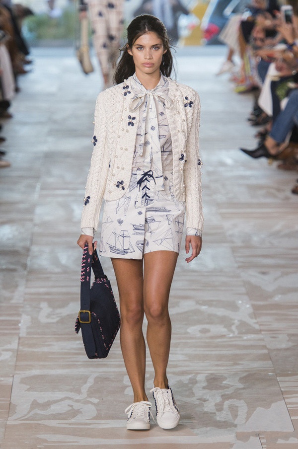 2016秋冬纽约时装周delpozo女装秀,2024纽约时装周秀场穿搭解析