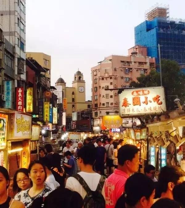 台湾游!阿迪耐克比大陆便宜太多,一定要带上最大的行李箱！