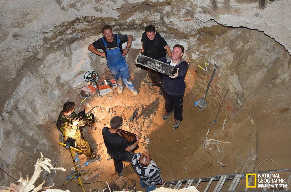 波兰境内挖掘出一个希特勒时代的时间胶囊，里面到底有什么？