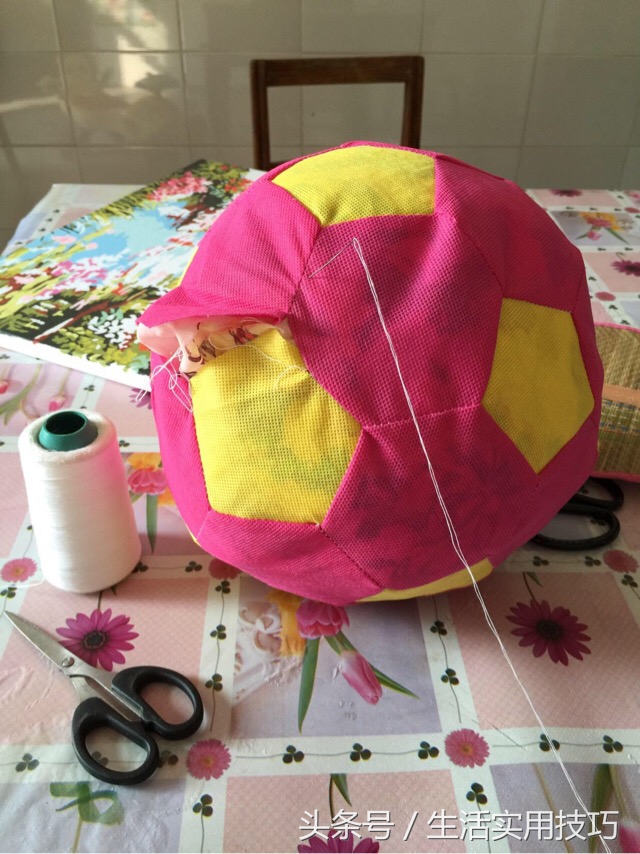 废物利用足球手工,废物利用制作足球衣服