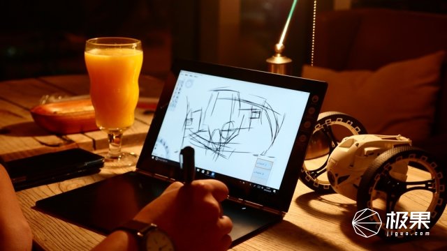 联想把30多年的笔记本键盘颠覆了,取消按键还能在上面画画