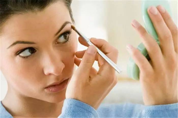 化妆第1步要做什么,化妆的步骤及化妆用品