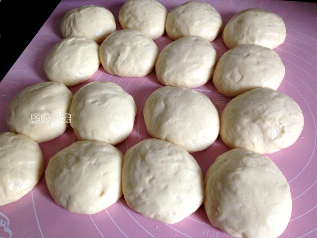 自己在家用烤箱做简单点的面包,初学者用烤箱做小面包