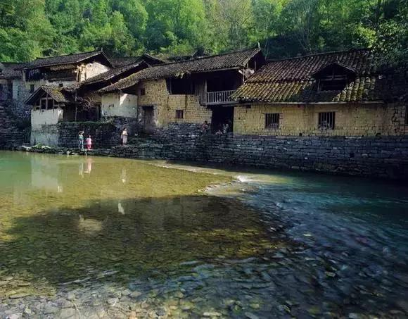 湘西古老而神秘的地方,曾经古老的湖南湘西苗寨