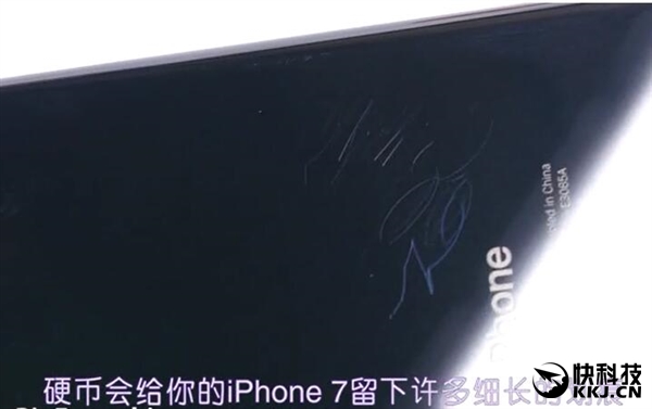 一根牙签就能刮花亮黑色iPhone7？