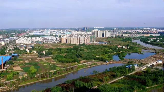 成都附近的旅游景点推荐四姑娘山,距成都五个多小时的地方