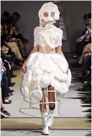 解构主义设计师川久保玲,川久保玲解构主义