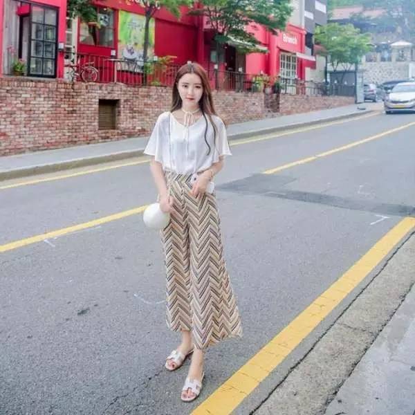 如何选择好看又显瘦的阔腿裤,有垂感的白色阔腿裤怎么选