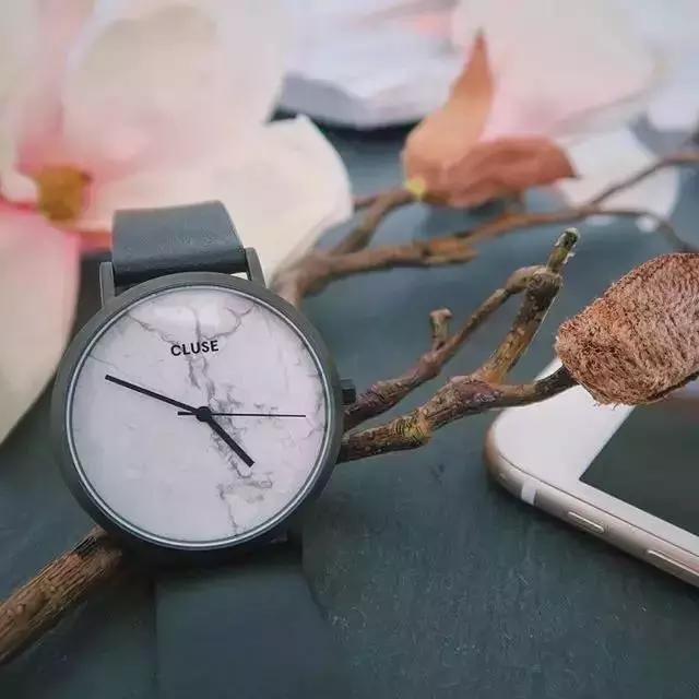 还在省吃俭用买DW手表？看完这篇不换的找我谈谈心!