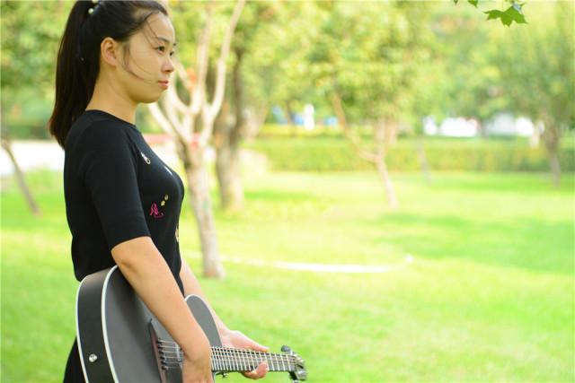 文艺青年之路，学吉他从未如此简单，Poputar智能吉他