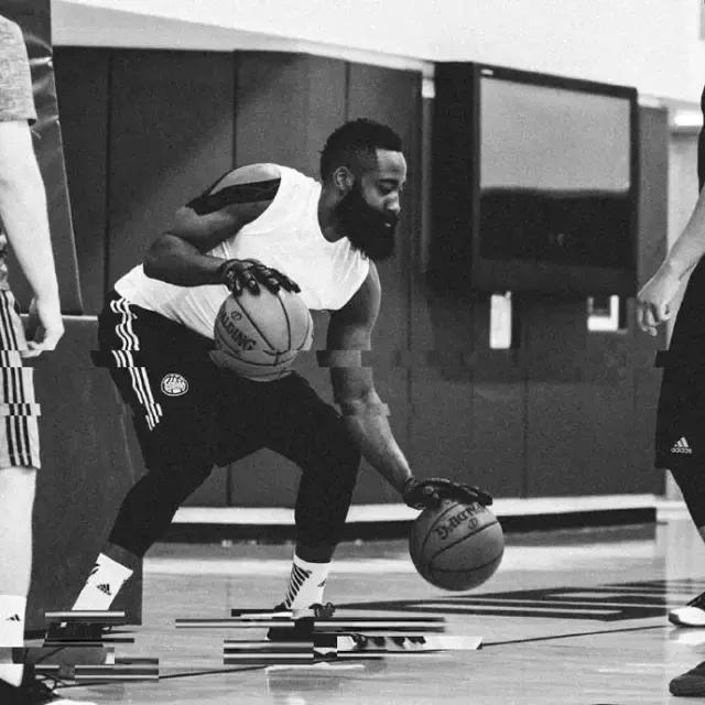 多方位无死角练习控球能力,学会这4个动作提升控球