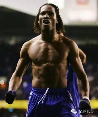 足球十大晃断腿动作,足球膝盖受伤恢复动作