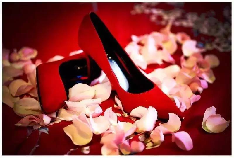 高跟鞋怎么穿不累脚不磨脚,好看不累脚的高跟鞋高端