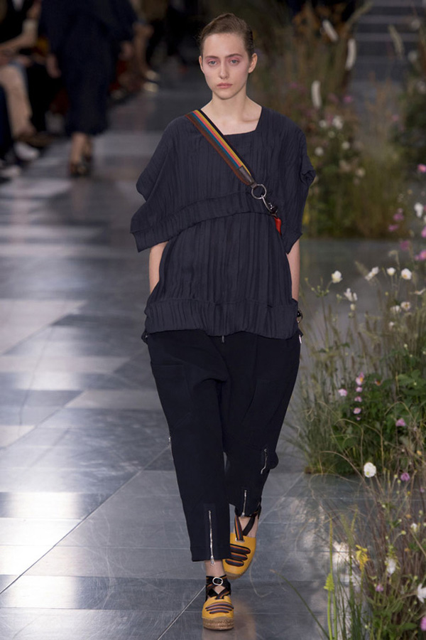 让PaulSmith七彩条纹包成为你肩头的整个春天