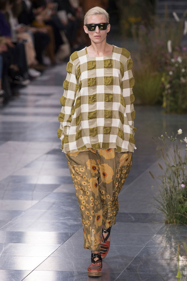 让PaulSmith七彩条纹包成为你肩头的整个春天