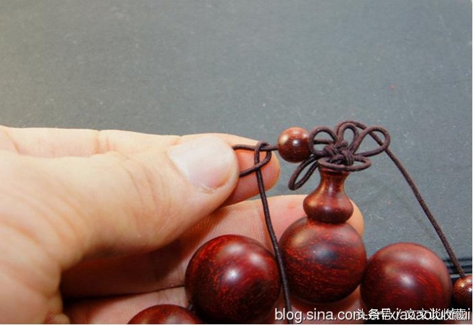 单股弹力绳手串收尾打结图解,穿手串的方法视频教程