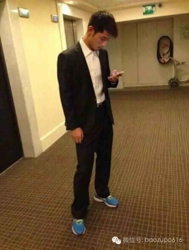 喜欢荧光绿的鞋子,张继科为什么喜欢小蓝鞋