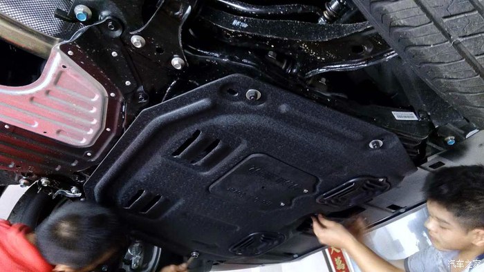 本田crv2016经典款详细配置图表,16年本田crv2.0两驱还值得买吗