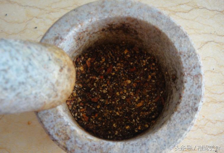 农村制作臭豆腐长出蛆虫了,臭豆腐为什么会长蛆虫