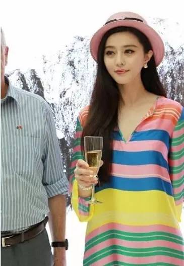 x宝明星同款好看吗,凯特王妃同款粉色包包