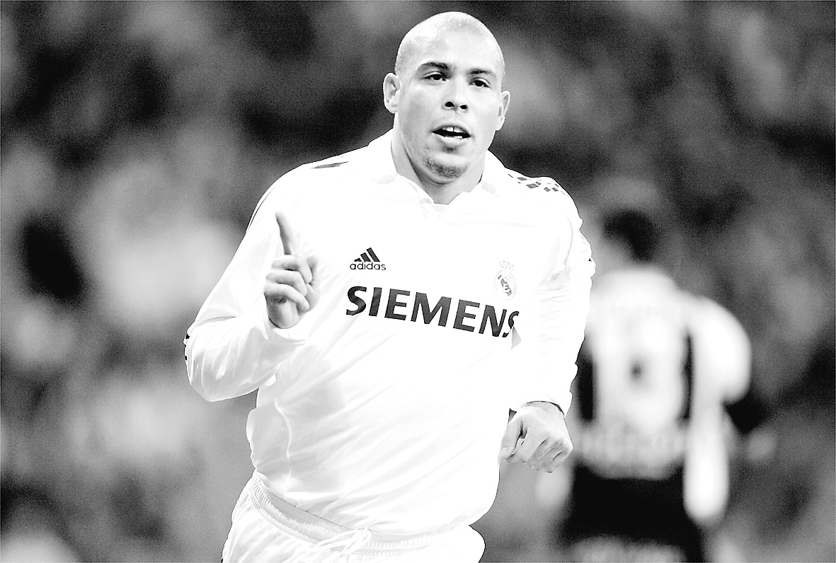 史上第一个足球明星,1976年足球巨星