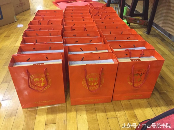 速度与慢生活的碰撞腾讯团队举办“中吉号”杯BG羽毛球赛