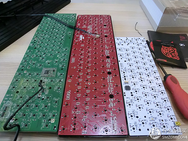 国产轴请继续努力！曜越TteSPORTS波塞冬ZRGB背光机械键盘评测