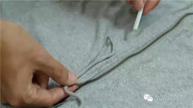 衣服绳子抽出来了怎么穿回去,衣服的松紧绳怎么穿进去的