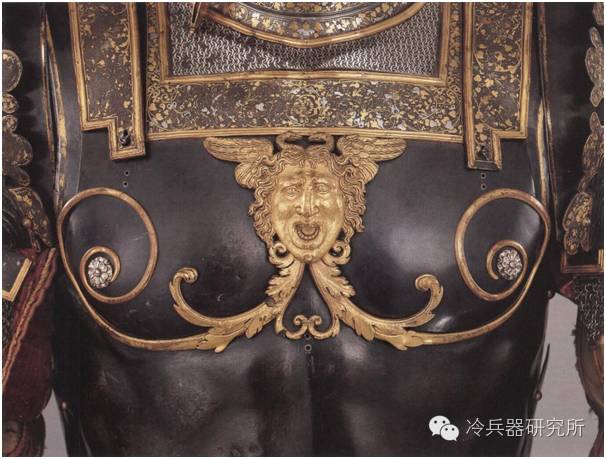 竟然有奶头和肚脐！源自古希腊的肌肉甲