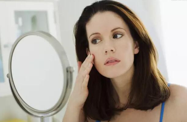 红色痘印可以用维生素e么,维生素e加芦荟胶可以淡化痘印吗