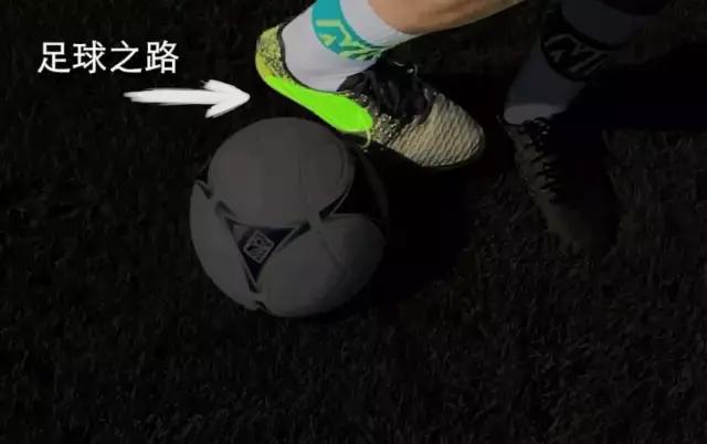 足球技巧丨脚尖上的牛尾巴过人技巧