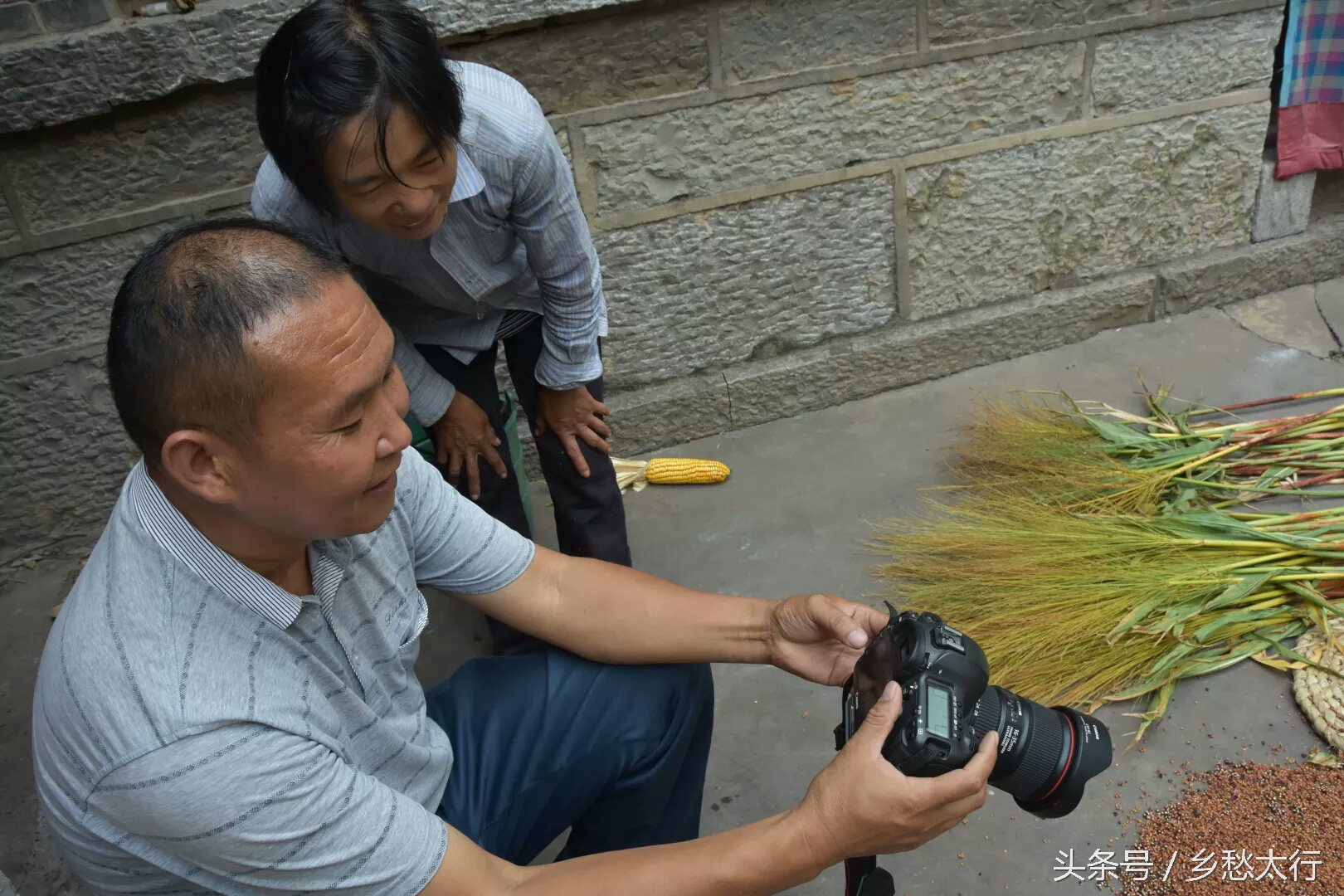 咱村来了摄影师，俺也去瞧瞧
